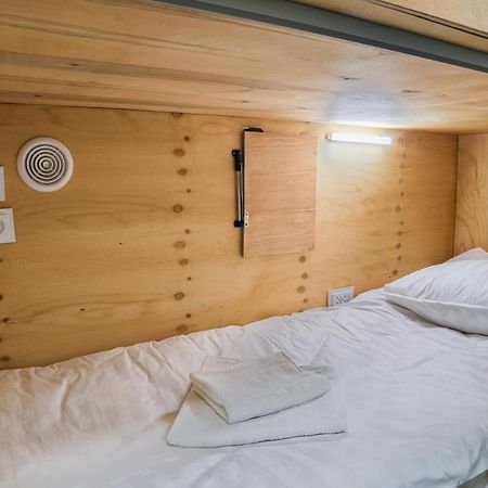 Capsule Hotel Osh Bagian luar foto